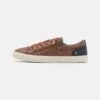 Pier One Unisex - Sneakers Laag - Cognac -Pier One Mannenmode Winkel 0345d60114fc49bd8eb2523800c38251