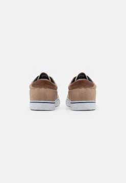 Pier One Unisex - Sneakers Laag - Brown -Pier One Mannenmode Winkel 0667ac52398a4cb28ca9239f7e349af9