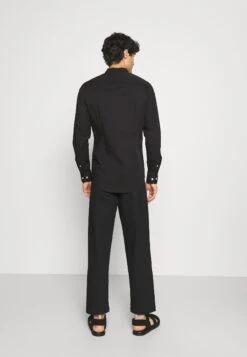 Pier One Muscle Fit Stand- Overhemd - Black -Pier One Mannenmode Winkel 0baebc4f5c6545e38aaa3b4f90cebbda