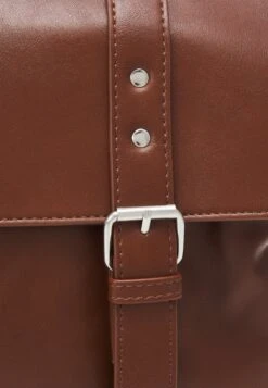 Pier One Schoudertas - Brown -Pier One Mannenmode Winkel 13681cf0e15d4e7a880bcd49346bf5a1