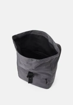 Pier One Unisex - Rugzak - Dark Grey 4 Pier One Unisex - Rugzak - Dark Grey -Pier One Mannenmode Winkel 1f9ac78f381e49d897c40d07537b970b