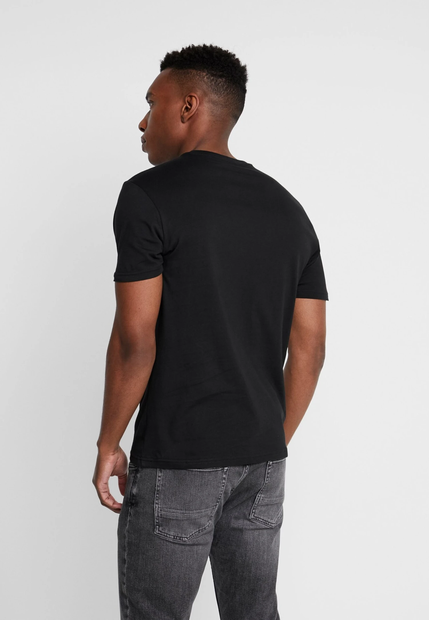 3 Pack - T-Shirt Basic - Black Pier One 3 Pack - T-Shirt Basic - Black -Pier One Mannenmode Winkel 226805cc00b54fcc99742ce2062e7e00 scaled