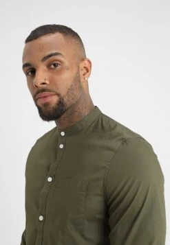 Pier One Muscle Fit Stand- Overhemd - Oliv -Pier One Mannenmode Winkel 259eaf52e4d4427a96fee394df68933f