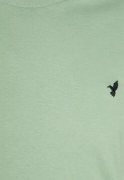 Pier One Birdie - T-Shirt Basic - White/Off-White/Green -Pier One Mannenmode Winkel 2a1a410af7cd48c8a33cf2fb7890fb58