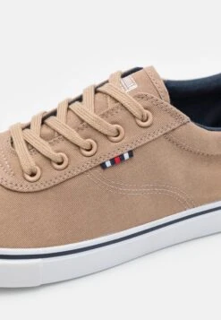 Pier One Unisex - Sneakers Laag - Brown -Pier One Mannenmode Winkel 3d8d930a9d594a348d328f3c83bbc354