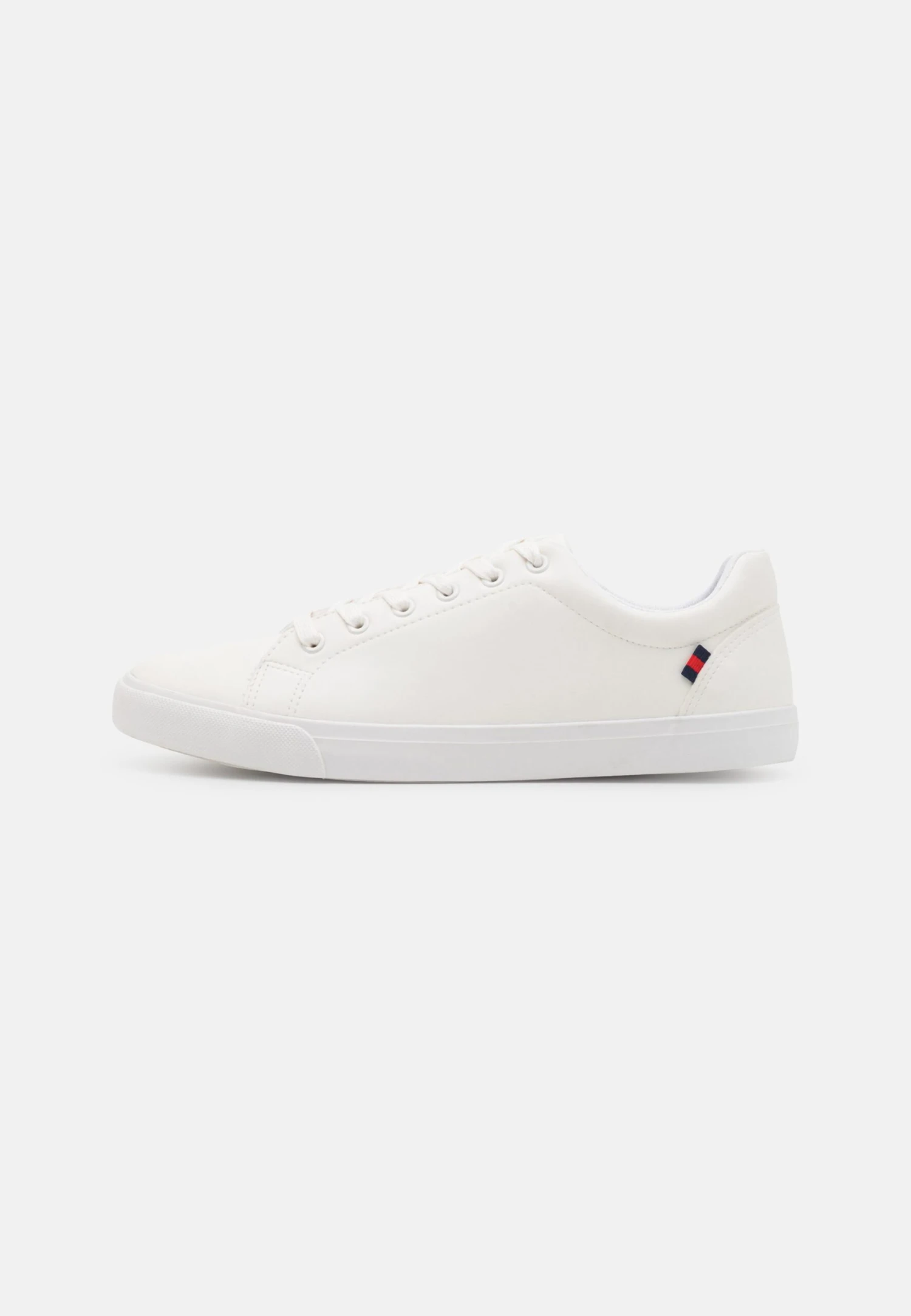 Unisex - Sneakers Laag - White Pier One Unisex - Sneakers Laag - White -Pier One Mannenmode Winkel 4d5a85fb07034b32bc3535edb39c8bc0 scaled
