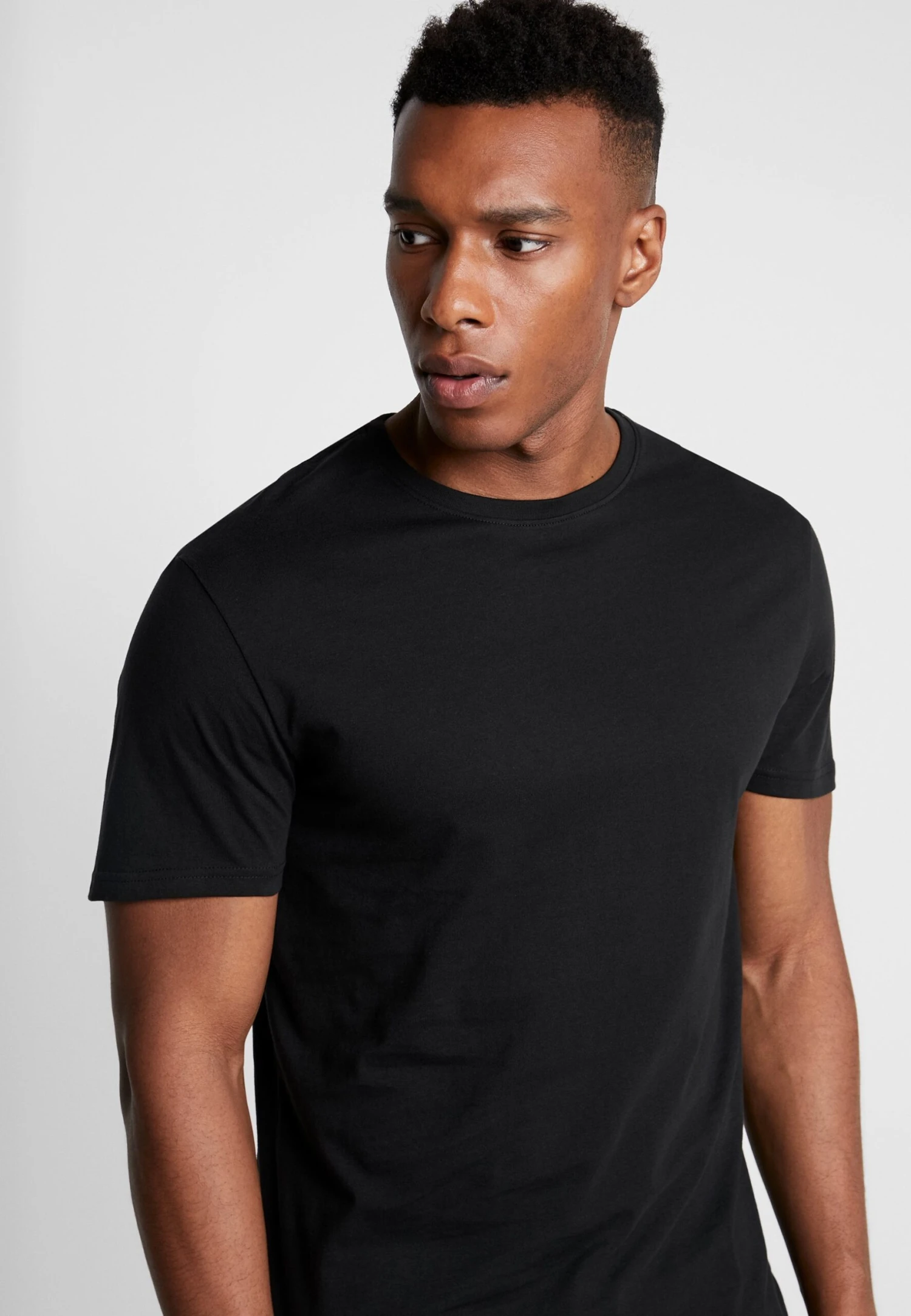 3 Pack - T-Shirt Basic - Black Pier One 3 Pack - T-Shirt Basic - Black -Pier One Mannenmode Winkel 4f7d0c020a8b464395e5619175dbd510 scaled