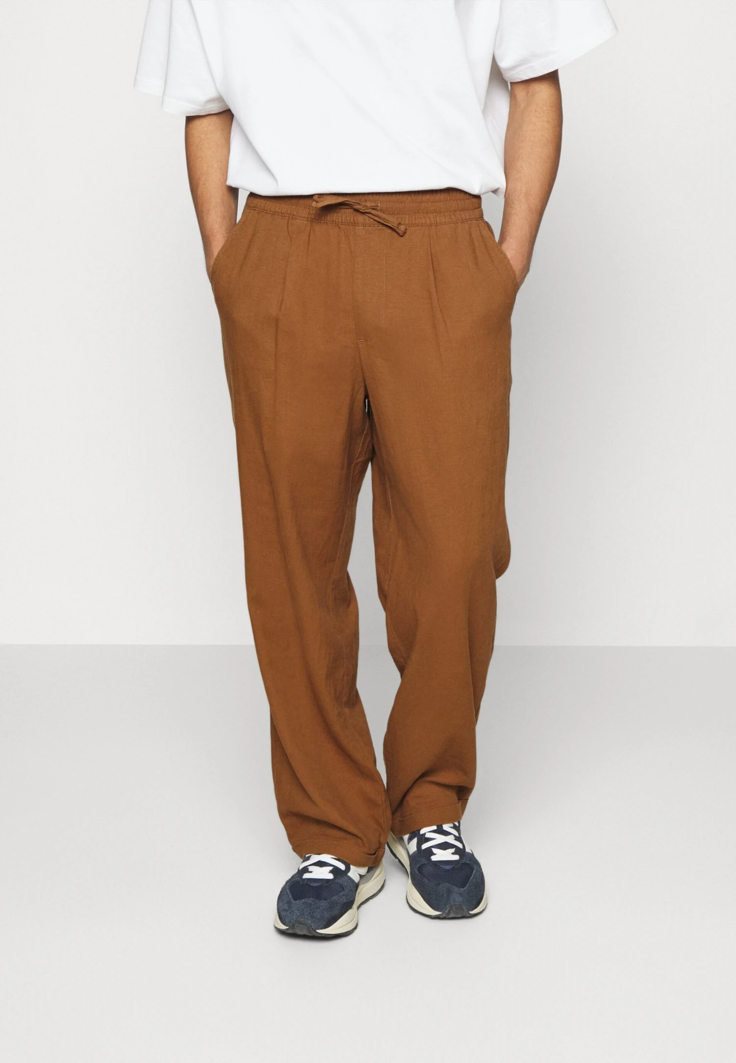 Drawcord Trousers Linen Blend - Broek - Brown Pier One Drawcord Trousers Linen Blend - Broek - Brown -Pier One Mannenmode Winkel 586f71f796054f71a542a56e44e8dbd6 scaled