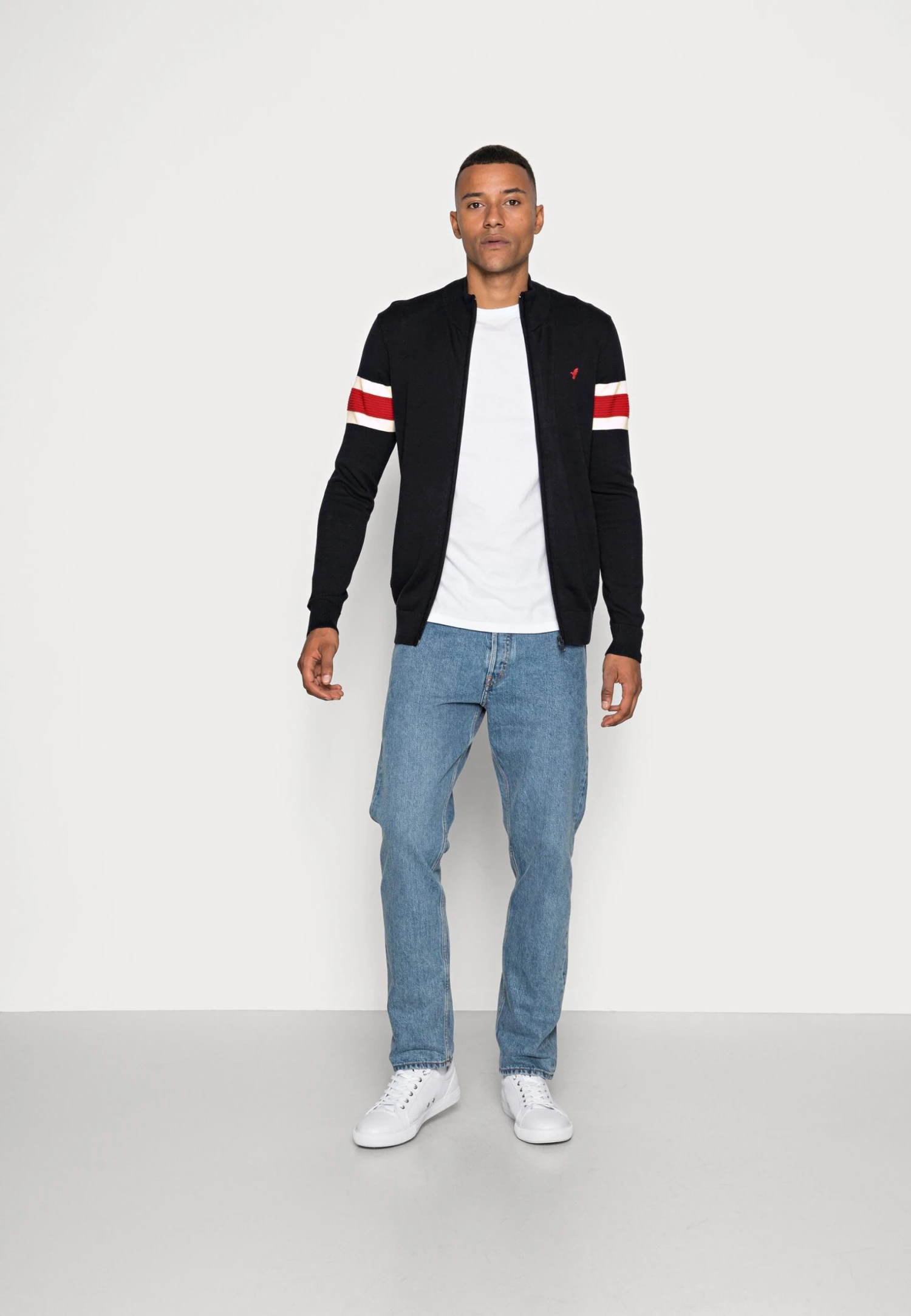 Vest - Dark Blue Pier One Vest - Dark Blue -Pier One Mannenmode Winkel 5d5f20fe235c4c8f82a33a94a3d44576 scaled