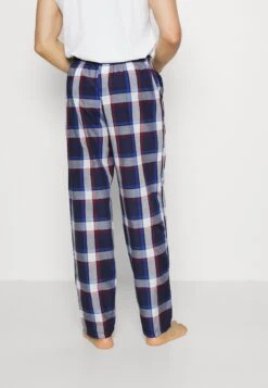 Pier One 2 Pack - Pyjamabroek - 503 - Dark Blue_302 - Red -Pier One Mannenmode Winkel 61f2048aa9de4452822bf981b723ea2e