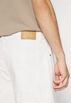 Pier One Carpenter Colored Twill- Straight Leg Jeans - Off-White -Pier One Mannenmode Winkel 6ab9ac206d634ef2960024847cf7be03