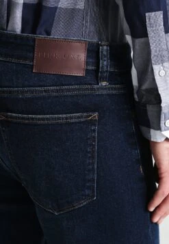 Pier One Basic - Straight Leg Jeans - Dark Blue Denim -Pier One Mannenmode Winkel 7aa5df5983c44365808e18ddcad2589e