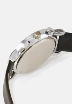 Pier One Set - Horloge - Black 4 Pier One Set - Horloge - Black -Pier One Mannenmode Winkel 8b85f94e4c5a43a89680fa66df3bc7c7