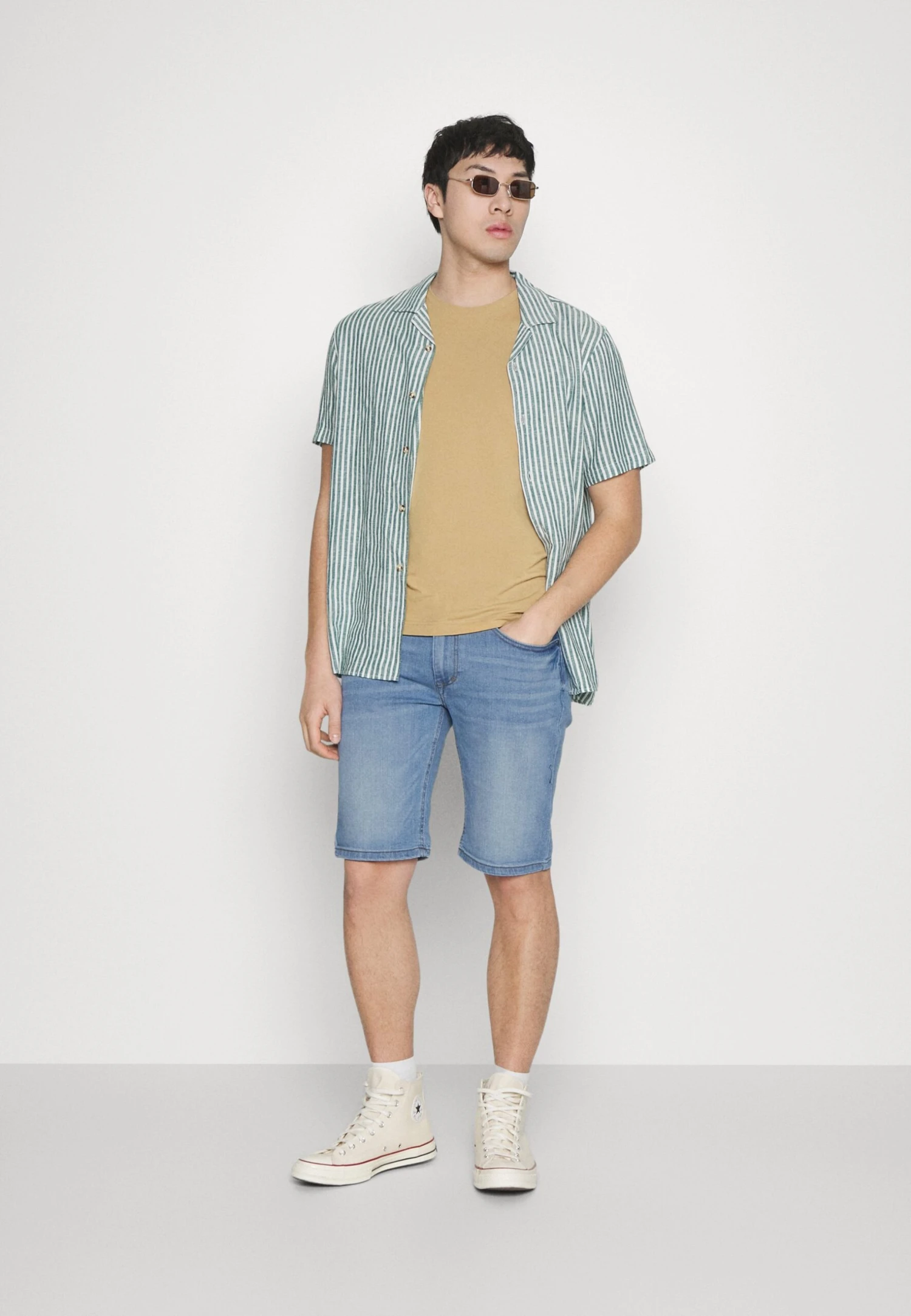 Jeansshort - Light Blue Denim Pier One Jeansshort - Light Blue Denim -Pier One Mannenmode Winkel 8d868a14114a412994b00eeba5f8b2ba scaled