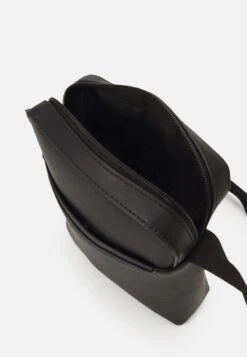 Pier One Schoudertas - Black -Pier One Mannenmode Winkel 8fa71f28a06d49cc87901cdc65bc9dd8