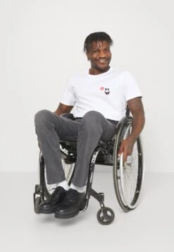 Pier One Straight Leg Jeans - Grey Denim -Pier One Mannenmode Winkel aa391ddaeb5b4eb88a37b8d011fe8892