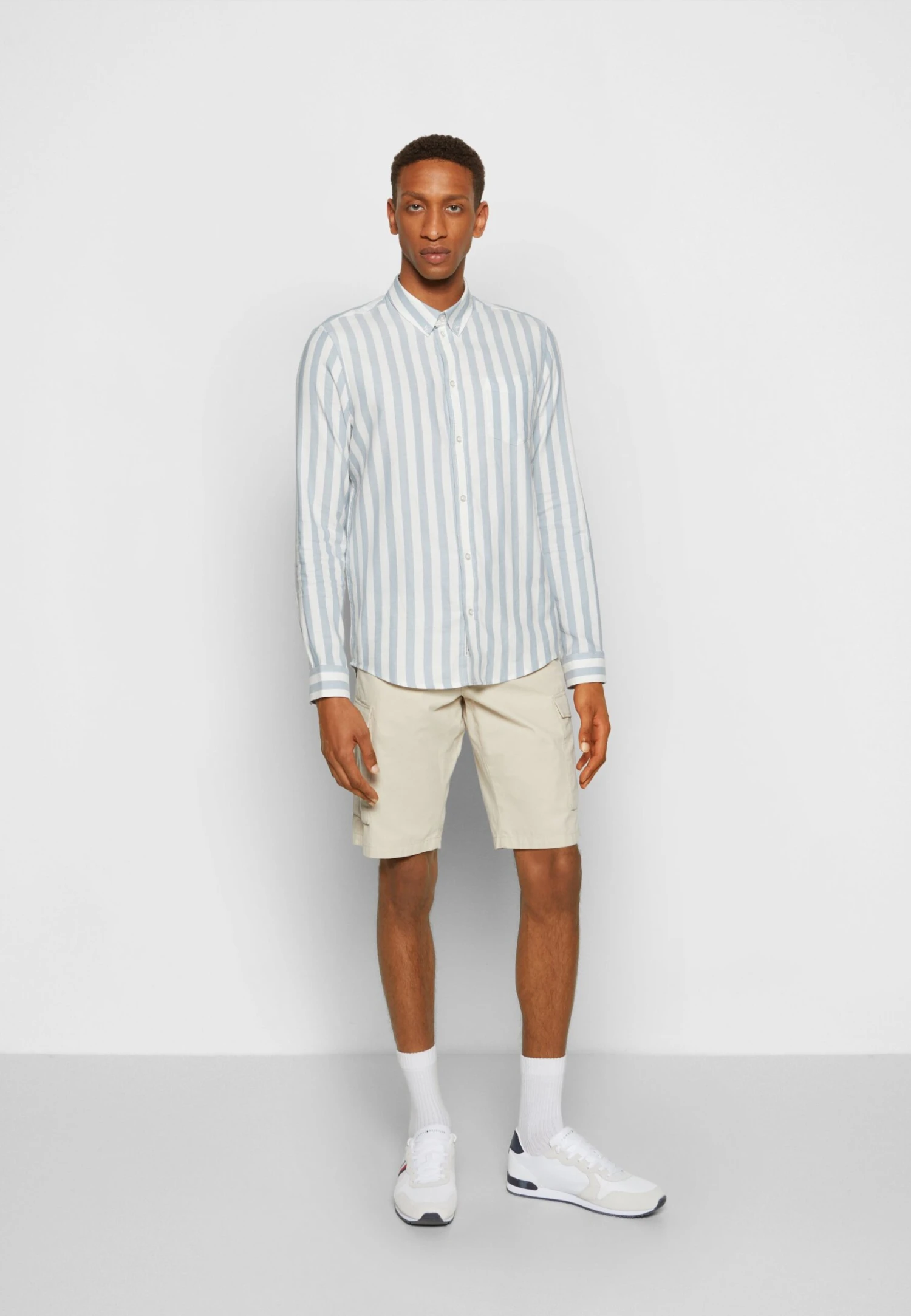 Overhemd -Light Blue/White Pier One Overhemd -Light Blue/White -Pier One Mannenmode Winkel ad68b78fedd4448d93eac64ae75b956d scaled