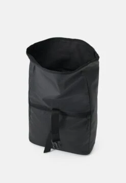 Pier One Tarpaulin Water Repellent Unisex - Rugzak - Black -Pier One Mannenmode Winkel b496b4c13f874365838f471496f42273