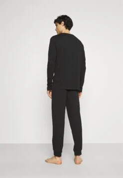 Pier One Pyjama - Black 4 Pier One Pyjama - Black -Pier One Mannenmode Winkel b9b8fb88b64649ea840444d93817e424