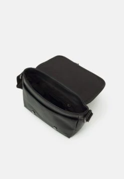 Pier One Unisex - Schoudertas -Black -Pier One Mannenmode Winkel c8b3267bb4784f2bbcd3cf675ef176e0