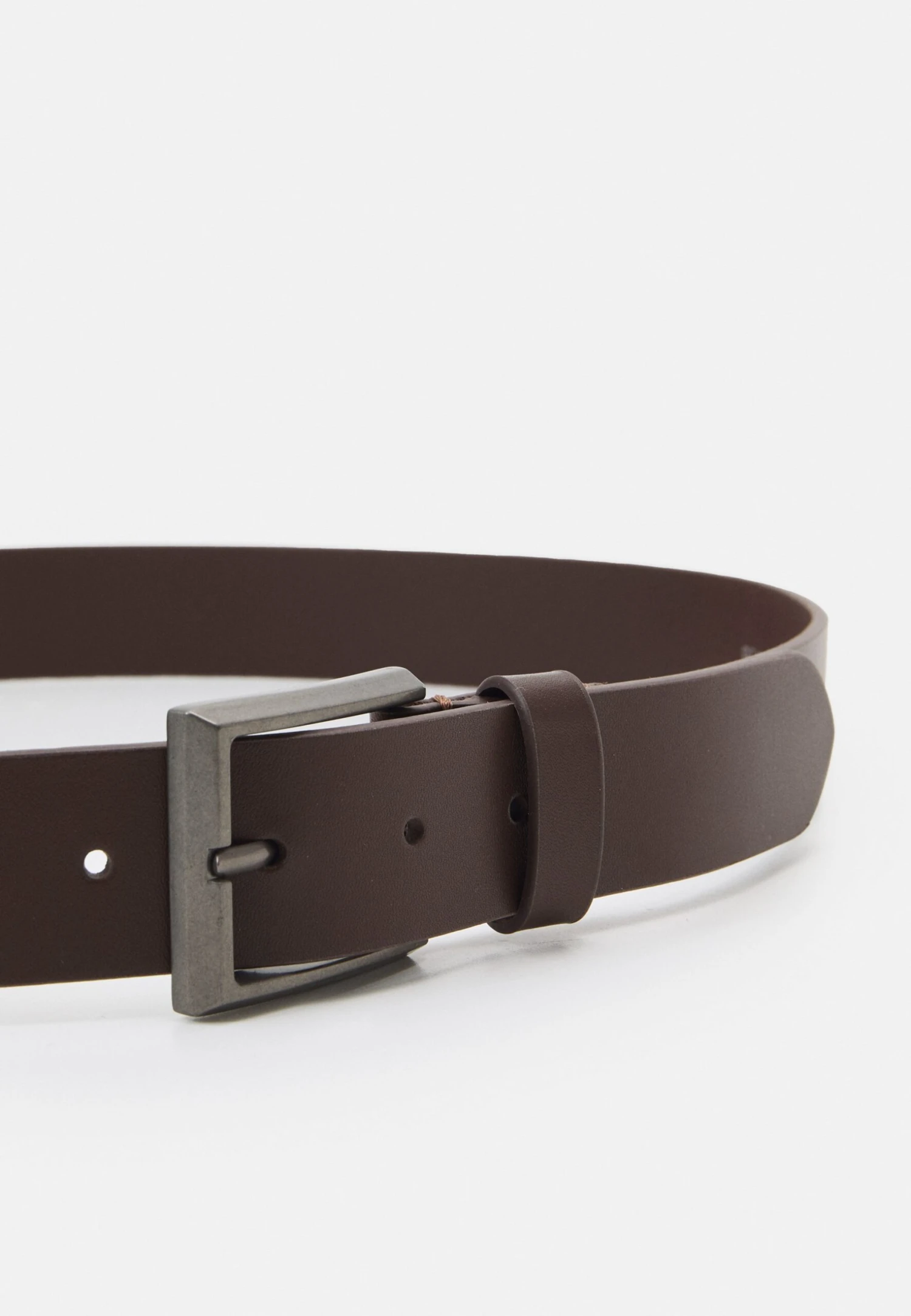 Riem - Brown Pier One Riem - Brown -Pier One Mannenmode Winkel d750d72a7d9b446a868776c1ebc77667 scaled