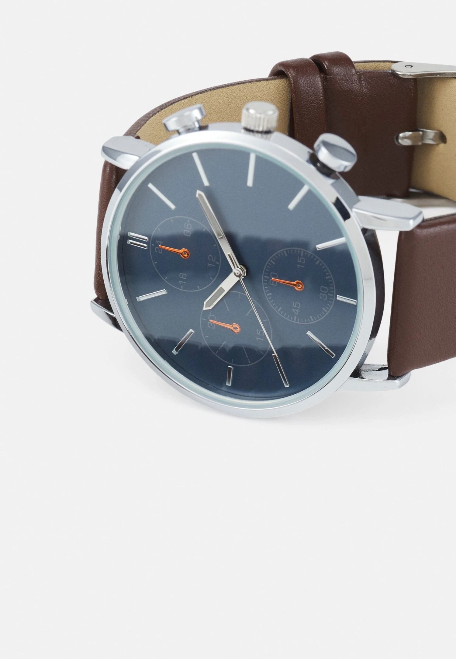 Set - Horloge - Cognac Pier One Set - Horloge - Cognac -Pier One Mannenmode Winkel d8eb40e413044f2f9977295a8557790d scaled