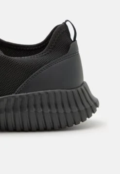 Pier One Sneakers Laag - Black 7 Pier One Sneakers Laag - Black -Pier One Mannenmode Winkel da21a0204b9943a1b0a5be03e6d2430f