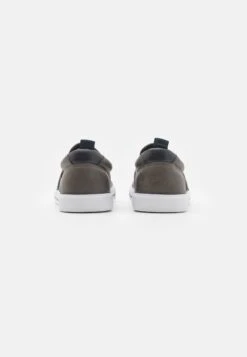 Pier One Unisex - Sneakers Laag - Grey 4 Pier One Unisex - Sneakers Laag - Grey -Pier One Mannenmode Winkel dc55705131384ebf99020ab1138752c4
