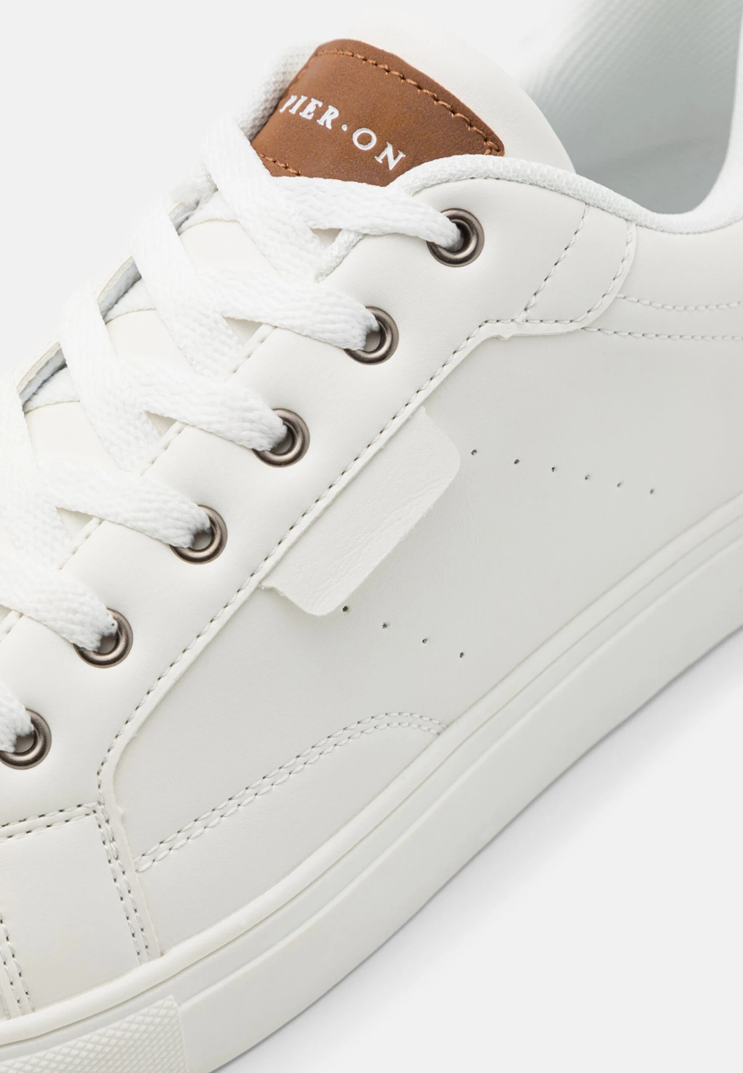 Sneakers Laag - White Pier One Sneakers Laag - White -Pier One Mannenmode Winkel deb0204c481f45328622c04006a03e30 scaled