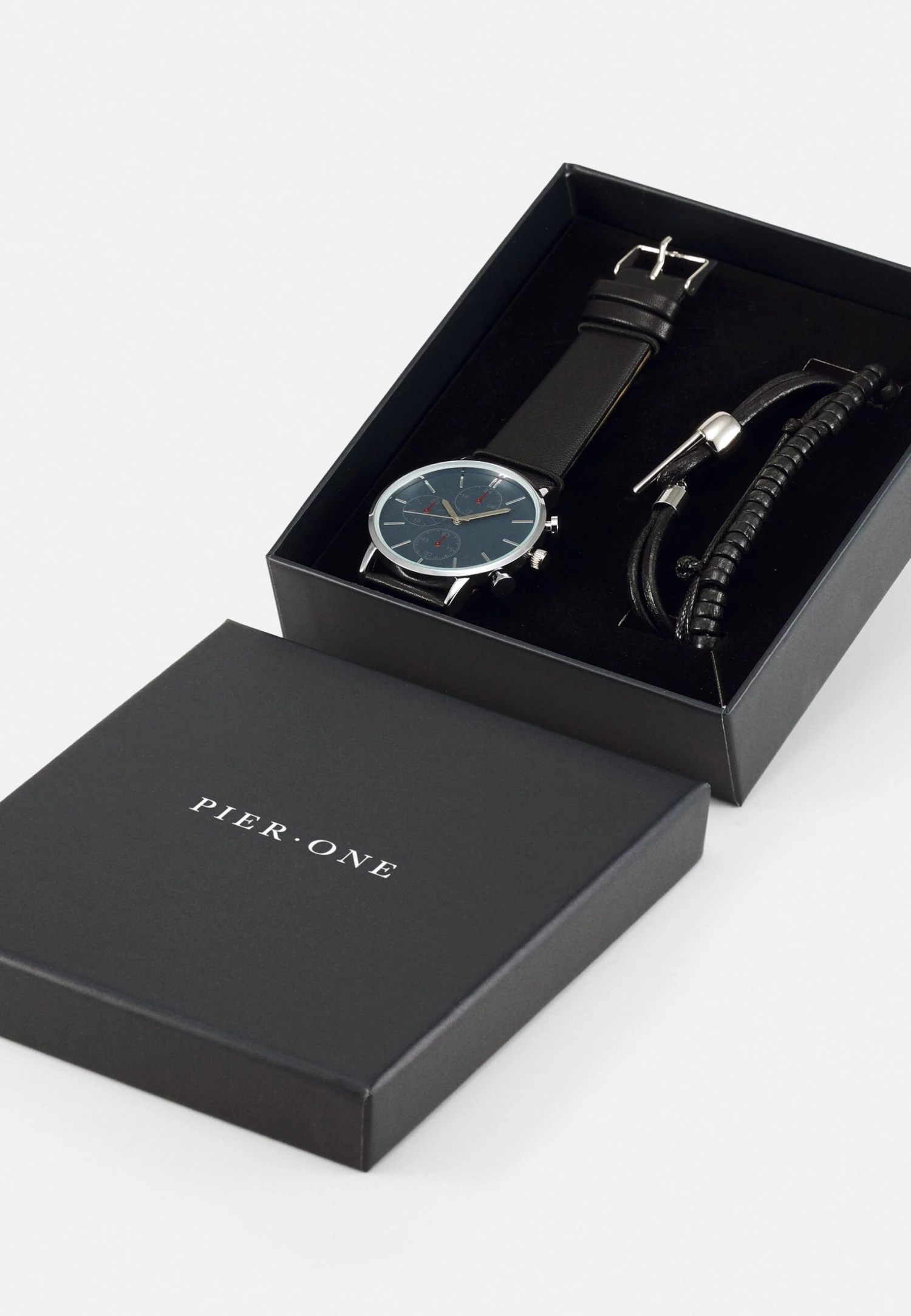 Set - Horloge - Black Pier One Set - Horloge - Black -Pier One Mannenmode Winkel e3698392312245d48955706d88c064dc scaled