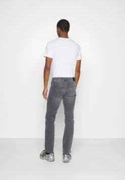 Pier One Straight Leg Jeans - Grey -Pier One Mannenmode Winkel e3fa2efb8b7f4285998ebd6aa58b9d65