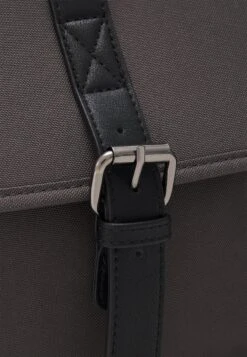 Pier One Schoudertas - Grey 5 Pier One Schoudertas - Grey -Pier One Mannenmode Winkel e9121233f5ce4ad7aeae6b296962bc75