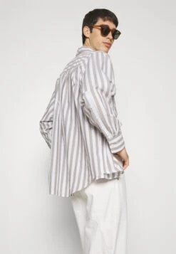 Pier One Carpenter Colored Twill- Straight Leg Jeans - Off-White -Pier One Mannenmode Winkel f0d77a0b472943a38700461ba111bcb9