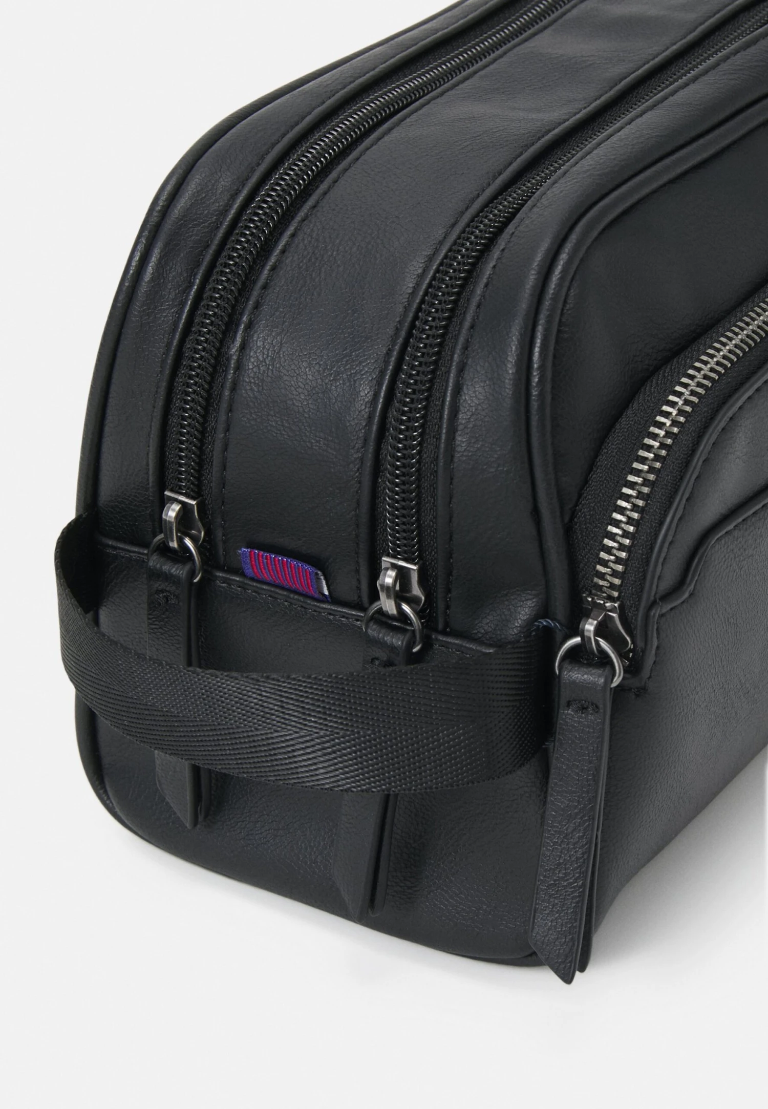 Toilettas - Black Pier One Toilettas - Black -Pier One Mannenmode Winkel f533c08f73014507a19f0f1471b18552 scaled